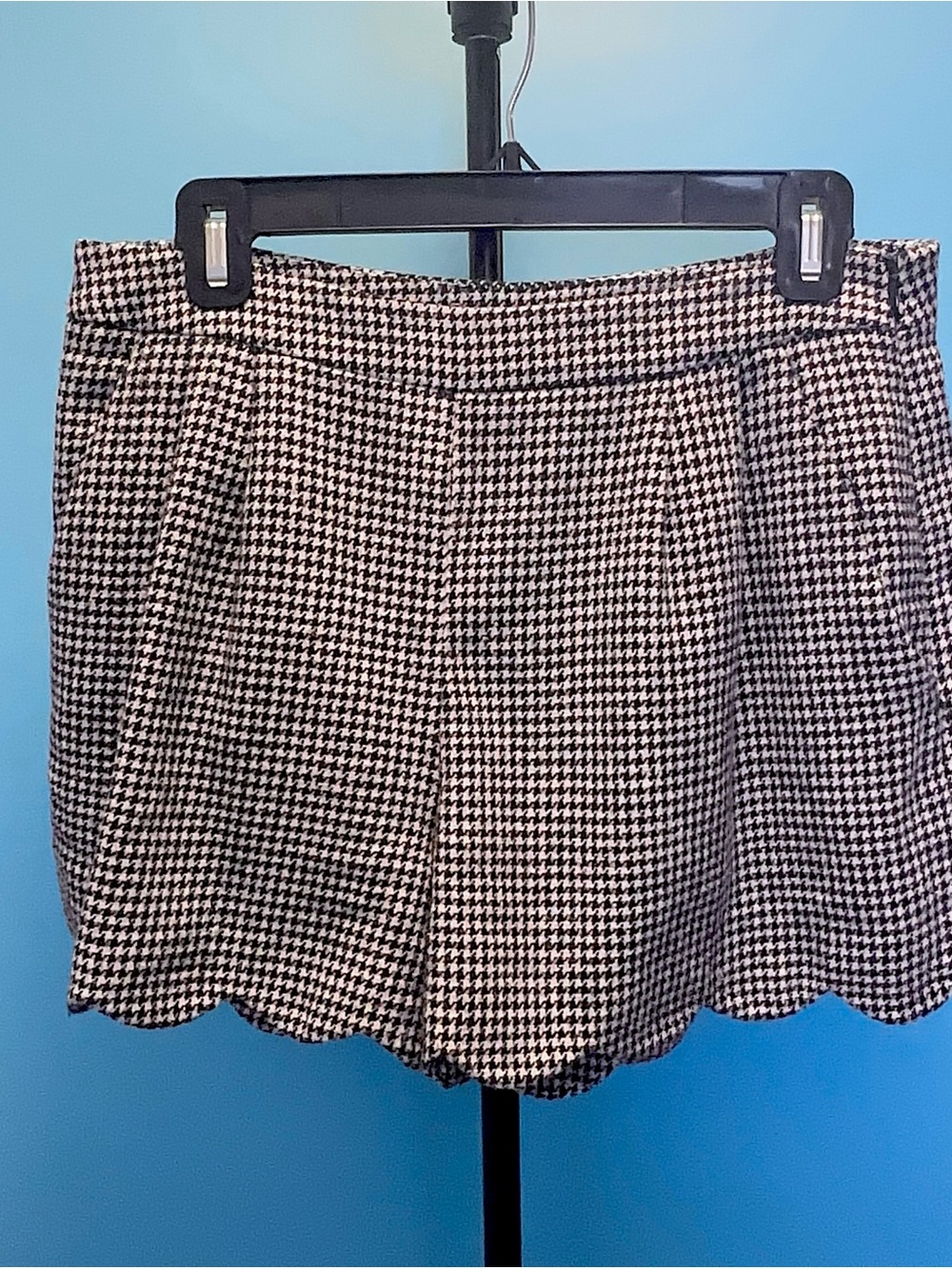 Gianni Bini Shorts- Black & White Houndstooth - scalloped